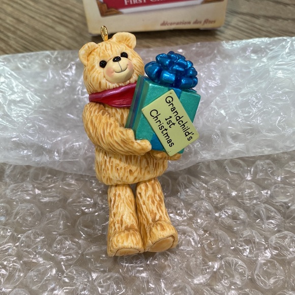 2005 Hallmark Keepsake Ornament Grandchild's First Christmas - Picture 3 of 4